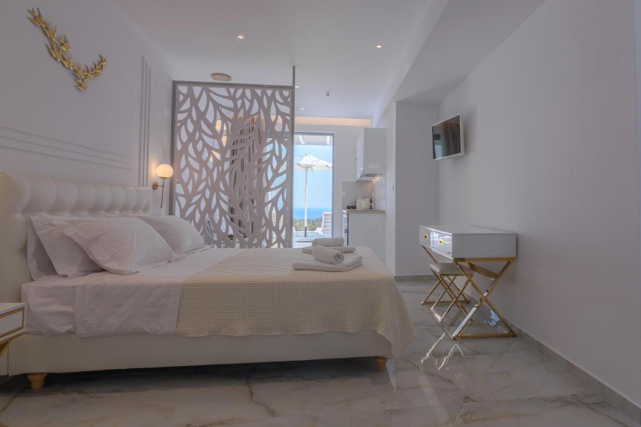 Dionisos Suites Lixouri Ngoại thất bức ảnh